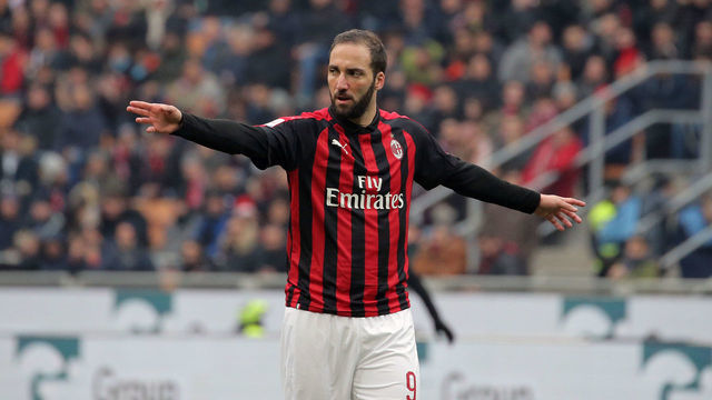 Gonzalo Higuain #9 of AC Milan during the serie A match between AC Milan and ACF Fiorentina at Stadio Giuseppe Meazza on December 22, 2018 in Milan, Italy.