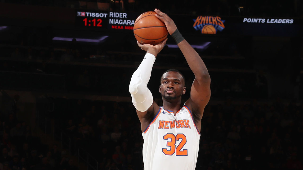 NEW YORK, NY - JANUARY 13: Noah Vonleh #32 of the New York Knicks shoots the ball against the Philadelphia 76ers on January 13, 2019 at Madison Square Garden in New York City, New York. Mandatory Copyright Notice: Copyright 2019 NBAE