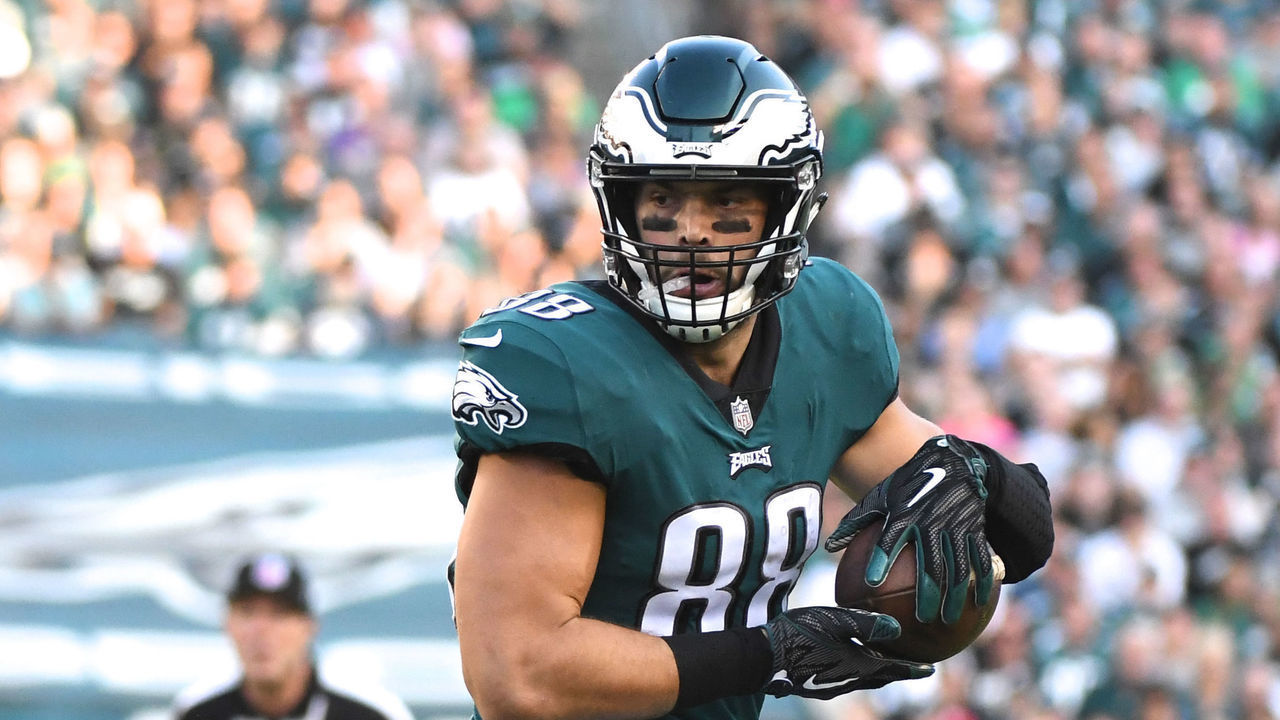 PHILADELPHIA, PA - OCTOBER 07: Philadelphia Eagles Tight End Dallas Goedert (88) runs the ball during the football game between the Minnesota Vikings and the Philadelphia Eagles on October 7, 2018, at Lincoln Financial Field in Philadelphia, PA.