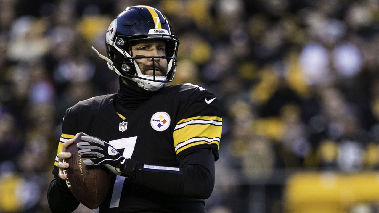 PITTSBURGH, PA -DECEMBER 30: Pittsburgh Steelers quarterback Ben Roethlisberger (7) looks to pass during the NFL football game between the Cincinnati Bengals and the Pittsburgh Steelers on December 30, 2018 at Heinz Field in Pittsburgh, PA.