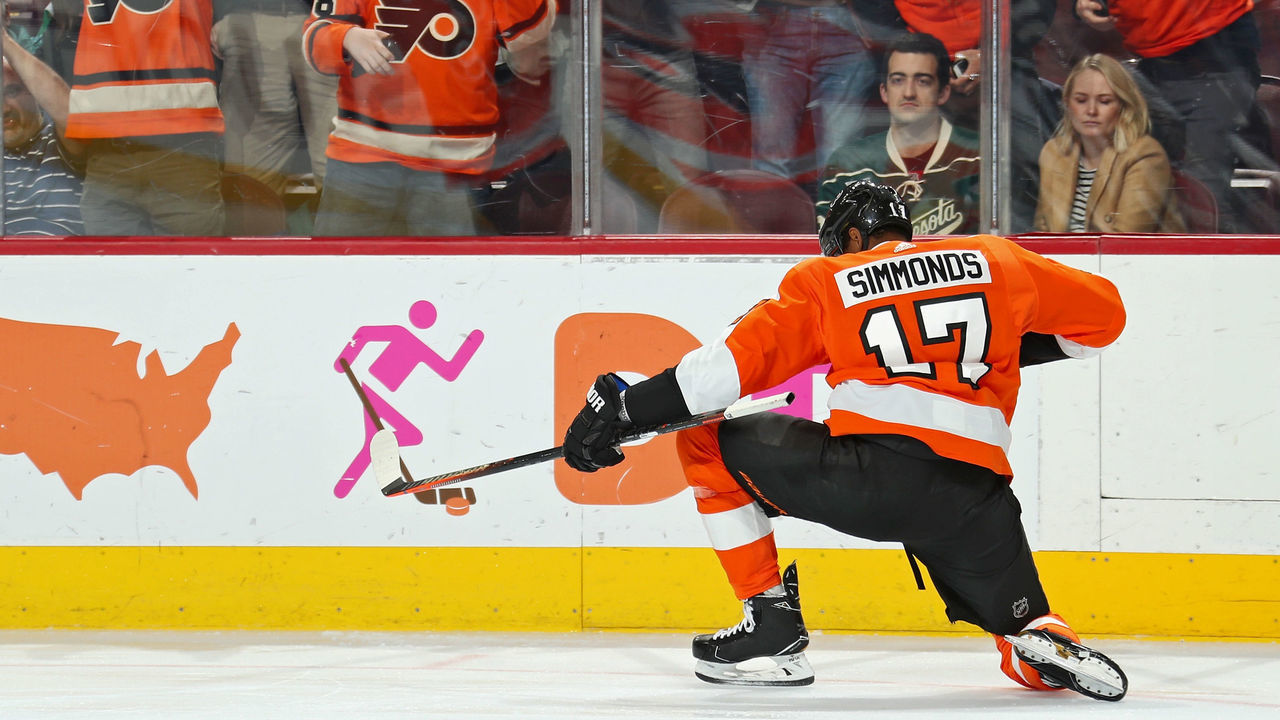 PHILADELPHIA, PA - JANUARY 14: Wayne Simmonds #17 of the Philadelphia Flyers celebrates his third period goal against the Minnesota Wild on January 14, 2019 at the Wells Fargo Center in Philadelphia, Pennsylvania. The goal was his second of the game.