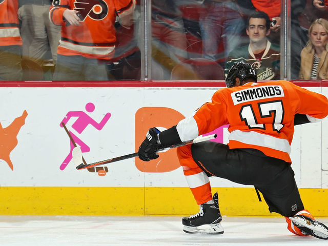 PHILADELPHIA, PA - JANUARY 14: Wayne Simmonds #17 of the Philadelphia Flyers celebrates his third period goal against the Minnesota Wild on January 14, 2019 at the Wells Fargo Center in Philadelphia, Pennsylvania. The goal was his second of the game.