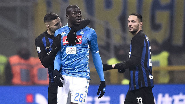 STADIO GIUSEPPE MEAZZA, MILAN, ITALY - 2018/12/26: Mauro Icardi (L) of FC Internazionale speaks with Kalidou Koulibaly (C) of SSC Napoli after Kalidou Koulibaly was sent off during the Serie A football match between FC Internazionale and SSC Napoli. FC Internazionale won 1-0 over SSC Napoli.