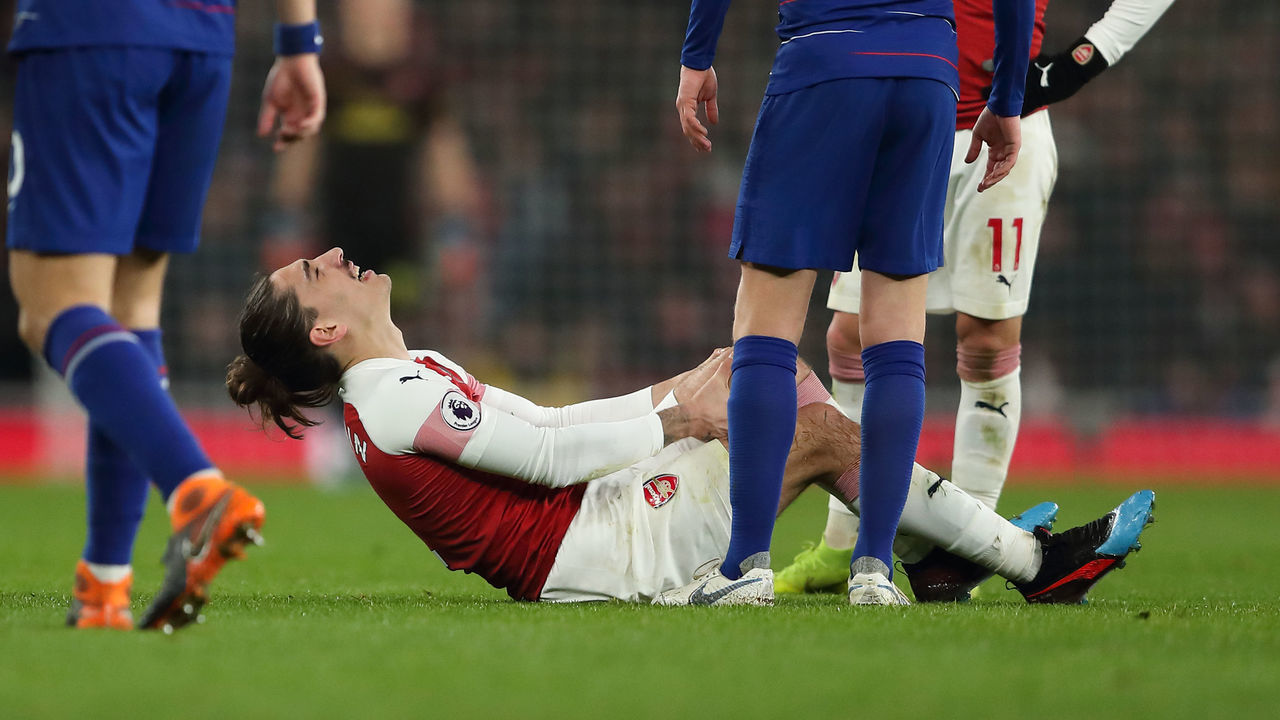 LONDON, ENGLAND - JANUARY 19: Hector Bellerin of Arsenal goes down injured during the Premier League match between Arsenal FC and Chelsea FC at Emirates Stadium on January 19, 2019 in London, United Kingdom.