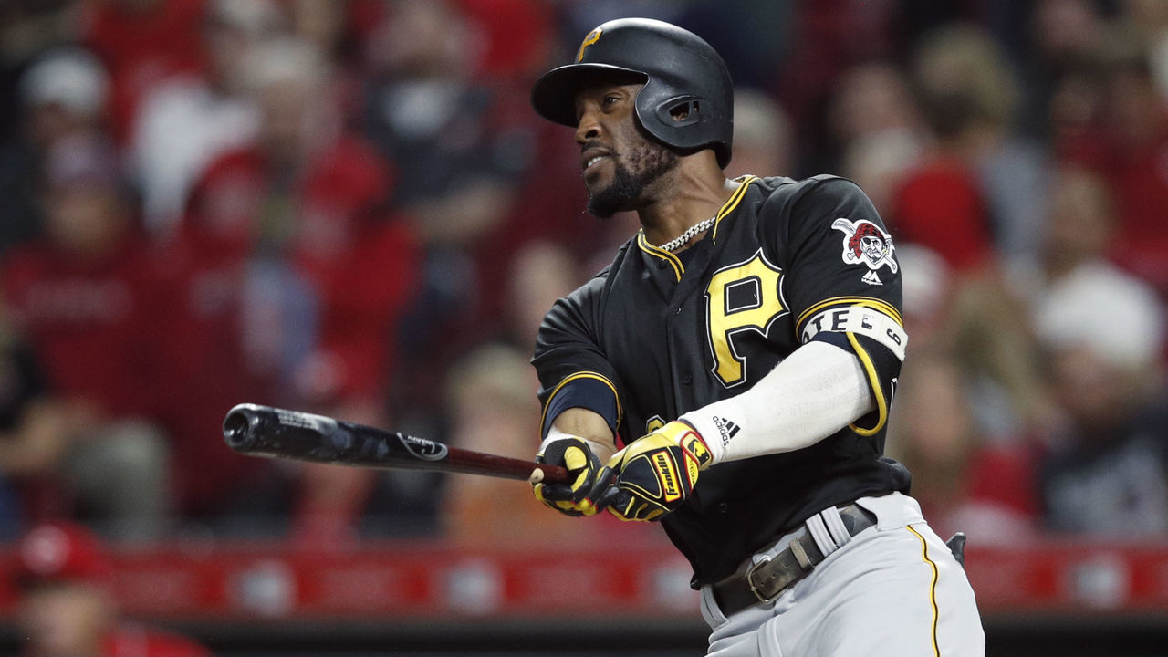 CINCINNATI, OH - SEPTEMBER 28: Starling Marte #6 of the Pittsburgh Pirates singles to left field to lead off the sixth inning against the Cincinnati Reds at Great American Ball Park on September 28, 2018 in Cincinnati, Ohio.