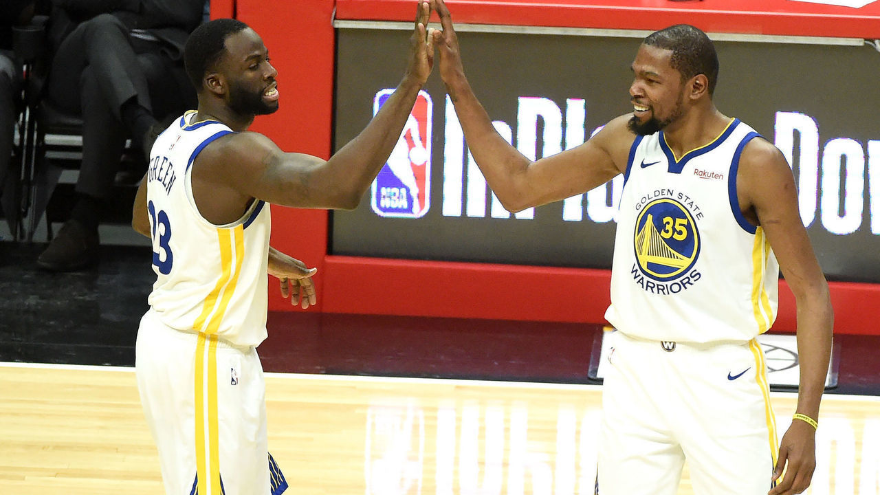 LOS ANGELES, CA - JANUARY 18: Draymond Green #23, and Kevin Durant #35 of the Golden State Warriors hi-five each other during the game against the LA Clippers on January 18, 2019 at STAPLES Center in Los Angeles, California. NOTE TO USER: User expressly acknowledges and agrees that, by downloading and/or using this Photograph, user is consenting to the terms and conditions of the Getty Images License Agreement. Mandatory Copyright Notice: Copyright 2019 NBAE