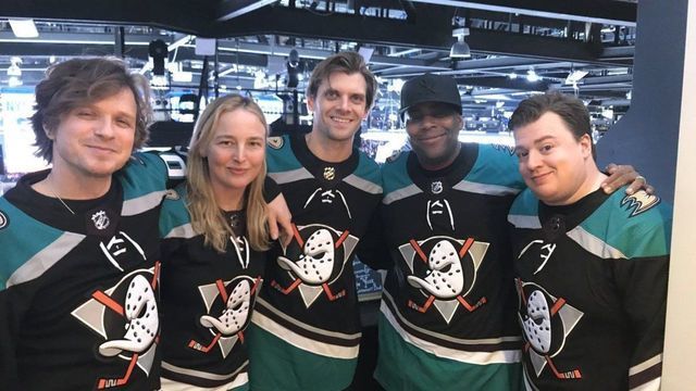 'Mighty Ducks' cast reunites at Ducks-Islanders game