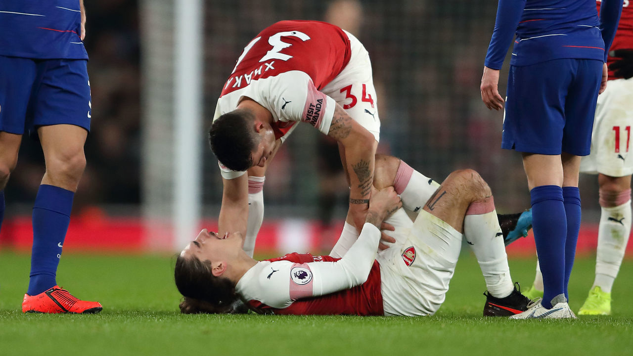 LONDON, ENGLAND - JANUARY 19: Hector Bellerin of Arsenal goes down injured during the Premier League match between Arsenal FC and Chelsea FC at Emirates Stadium on January 19, 2019 in London, United Kingdom.