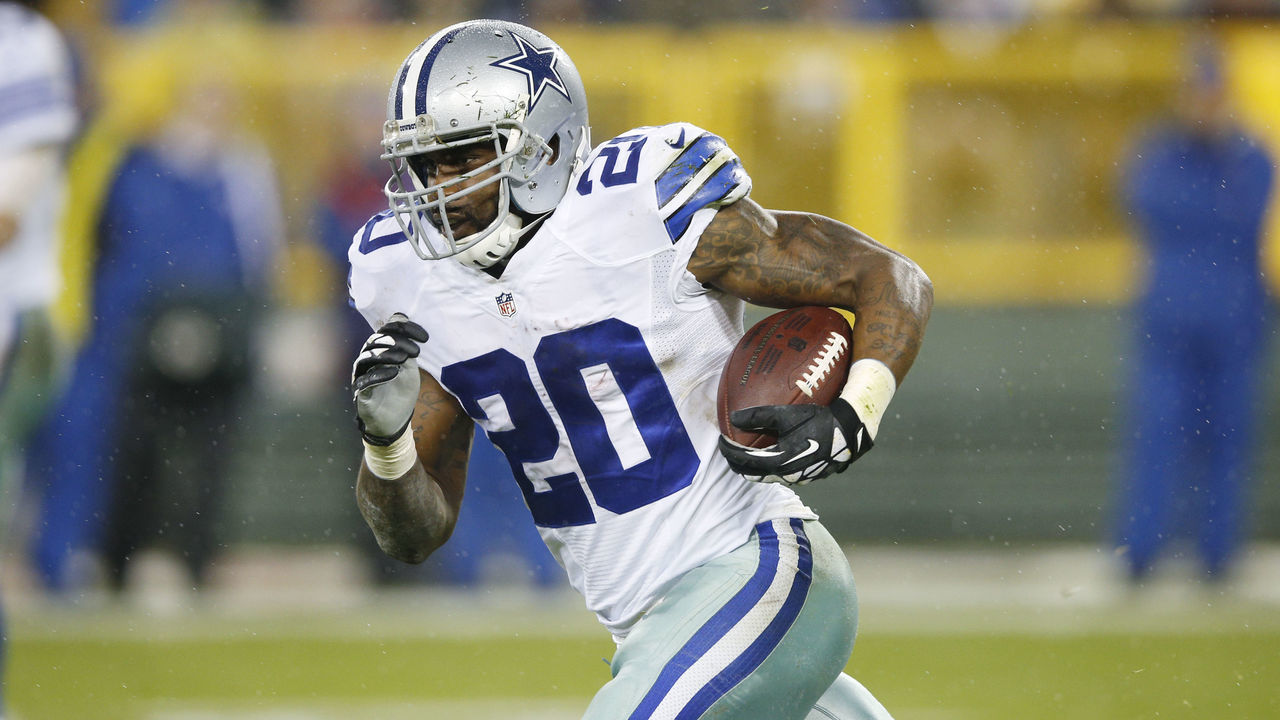 GREEN BAY, WI - DECEMBER 13: Darren McFadden #20 of the Dallas Cowboys runs the ball against the Green Bay Packers during the game at Lambeau Field on December 13, 2015 in Green Bay, Wisconsin. The Packers defeated the Cowboys 28-7.
