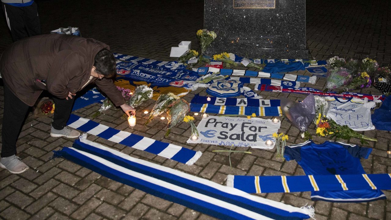 Cardiff fans pay their respects outside Cardiff City Stadium to new record signing Emiliano Sala, after the plane he was travelling on from Nantes to Cardiff went missing over the English Channel, January 22nd 2019. PHOTOGRAPH BY Mark Hawkins / Barcroft Images