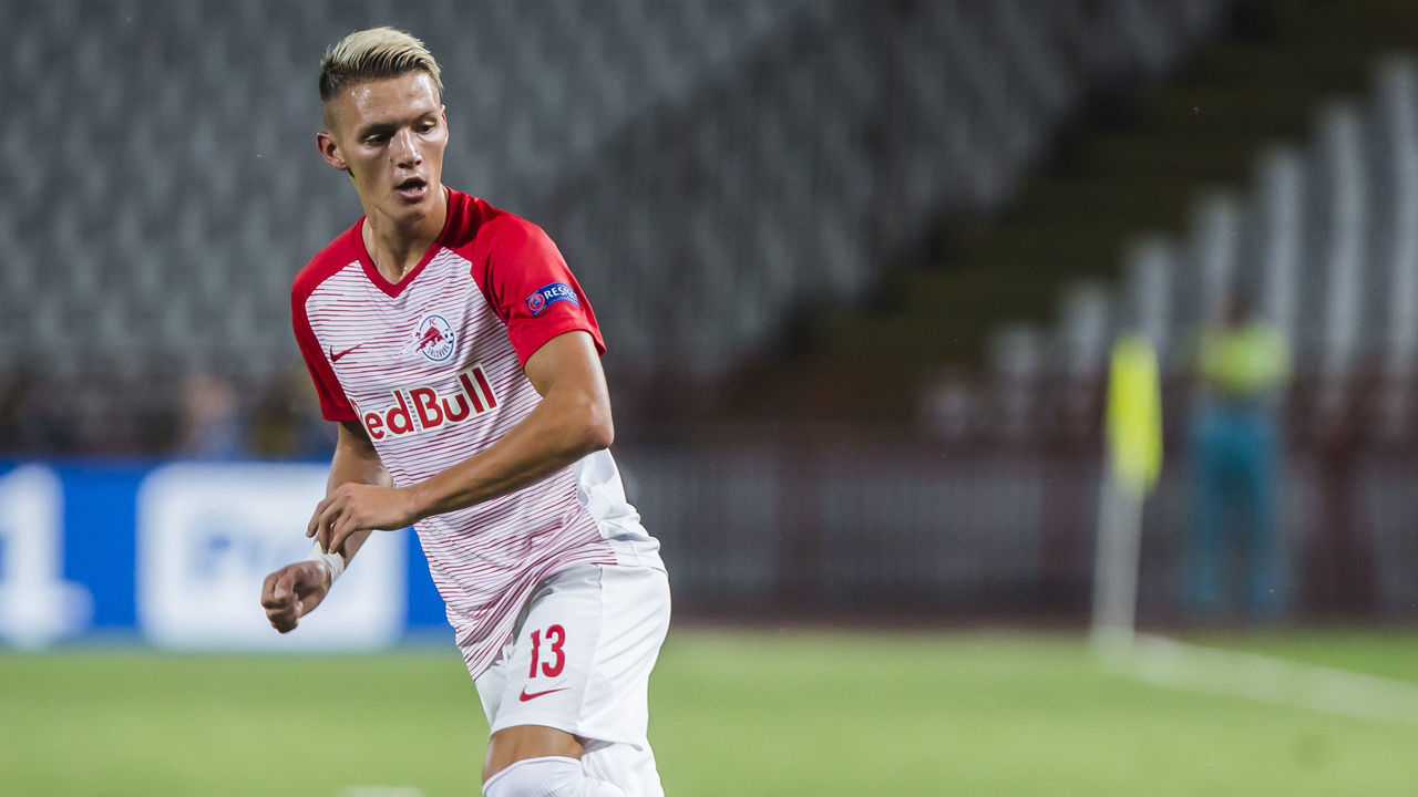 21st August 2018, Rajko Miti Stadium, Belgrade, Serbia; UEFA Champions League qualifier 1st leg, Red Star Belgrade versus Red Bull Salzburg; Hannes Wolf of Salzburg passes the ball into the attack