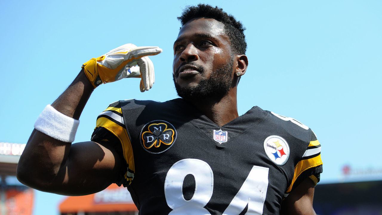 CLEVELAND, OH - SEPTEMBER 10, 2017: Wide receiver Antonio Brown #84 of the Pittsburgh Steelers gestures toward fans as he walks off the field prior to a game on September 10, 2017 against the Cleveland Browns at FirstEnergy Stadium in Cleveland, Ohio. Pittsburgh won 21-18. (Photo by: 2017 Nick Cammett/Diamond Images/Getty Images)