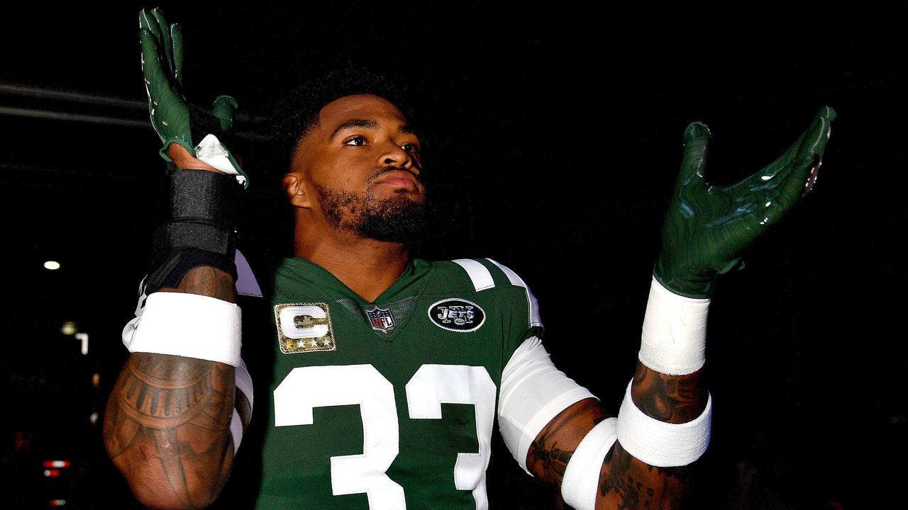 EAST RUTHERFORD, NEW JERSEY - NOVEMBER 11: Jamal Adams #33 of the New York Jets prepares to take the field prior to the game against the Buffalo Bills at MetLife Stadium on November 11, 2018 in East Rutherford, New Jersey.