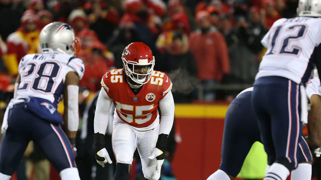 KANSAS CITY, MO - JANUARY 20: Kansas City Chiefs outside linebacker Dee Ford (55) before the snap in the first quarter of the AFC Championship Game game between the New England Patriots and Kansas City Chiefs on January 20, 2019 at Arrowhead Stadium in Kansas City, MO.