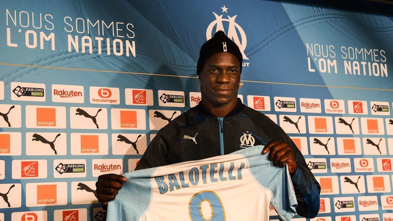 Olympique de Marseille new forward, Italian Mario Balotelli, shows his new jersey on January 22, 2019, at the Robert-Louis Dreyfus stadium in the southern port city of Marseille.