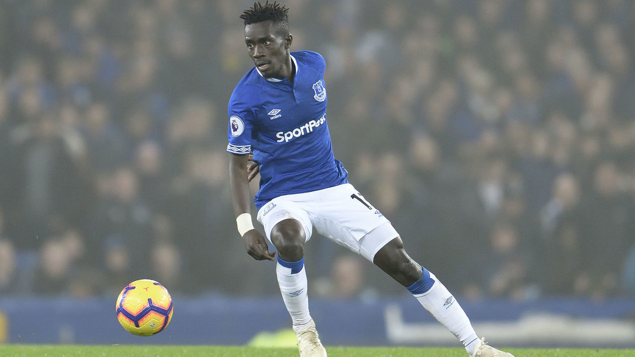 LIVERPOOL, ENGLAND - DECEMBER 5: Idrissa Gueye of Everton controls the ball during the Premier League match between Everton and Newcastle United at Goodison Park on December 5, 2018 in Liverpool, England.