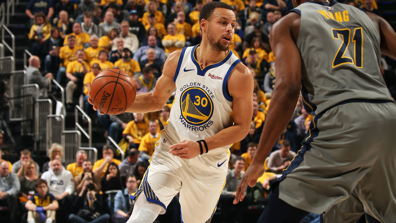 INDIANAPOLIS, IN - JANUARY 28: Stephen Curry #30 of the Golden State Warriors handles the ball against the Indiana Pacers on January 28, 2019 at Bankers Life Fieldhouse in Indianapolis, Indiana. Mandatory Copyright Notice: Copyright 2019 NBAE