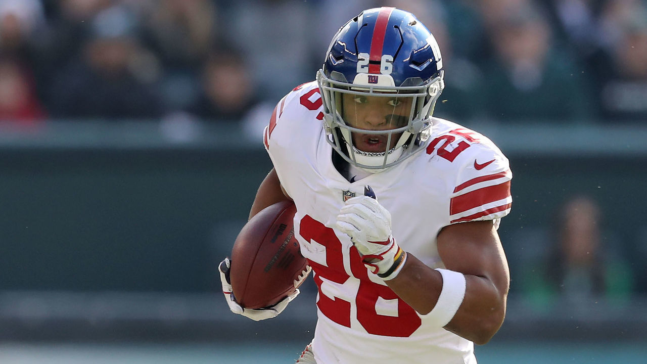 PHILADELPHIA, PENNSYLVANIA - NOVEMBER 25: Saquon Barkley #26 of the New York Giants carries the ball in the first quarter against the Philadelphia Eagles at Lincoln Financial Field on November 25, 2018 in Philadelphia, Pennsylvania.
