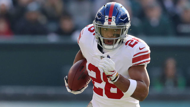 PHILADELPHIA, PENNSYLVANIA - NOVEMBER 25: Saquon Barkley #26 of the New York Giants carries the ball in the first quarter against the Philadelphia Eagles at Lincoln Financial Field on November 25, 2018 in Philadelphia, Pennsylvania.