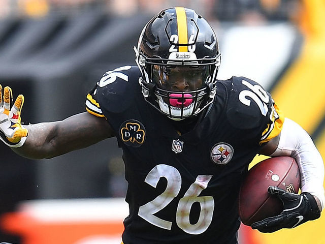 PITTSBURGH, PA - SEPTEMBER 17: Le'Veon Bell #26 of the Pittsburgh Steelers in action during the game against the Minnesota Vikings at Heinz Field on September 17, 2017 in Pittsburgh, Pennsylvania.