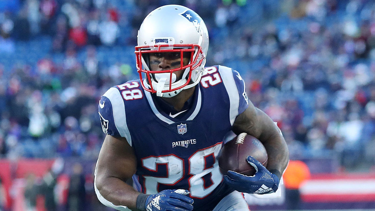 FOXBOROUGH, MASSACHUSETTS - DECEMBER 30: James White #28 of the New England Patriots runs the ball against the New York Jets at Gillette Stadium on December 30, 2018 in Foxborough, Massachusetts.