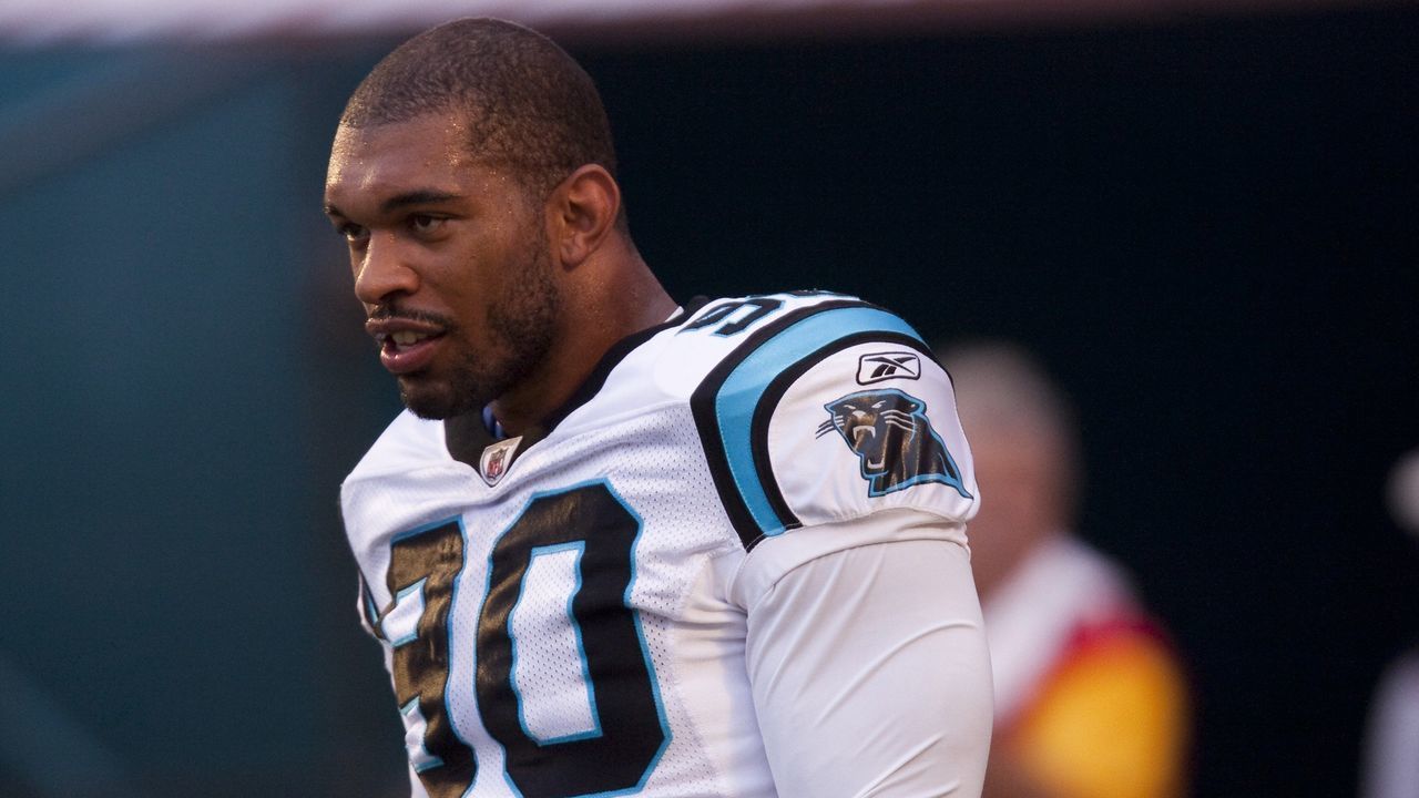 MIAMI - AUGUST 22: Julius Peppers ;#90 of the Carloina Panthers during a NFL preseason game against the Miami Dolphins at Land Shark Stadium on August 22, 2009 in Miami, Florida. The Dolphins defeated the Panthers 27-17.