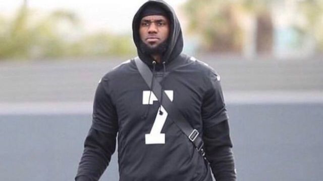 LeBron, Durant don Kaepernick jerseys on Super Bowl weekend