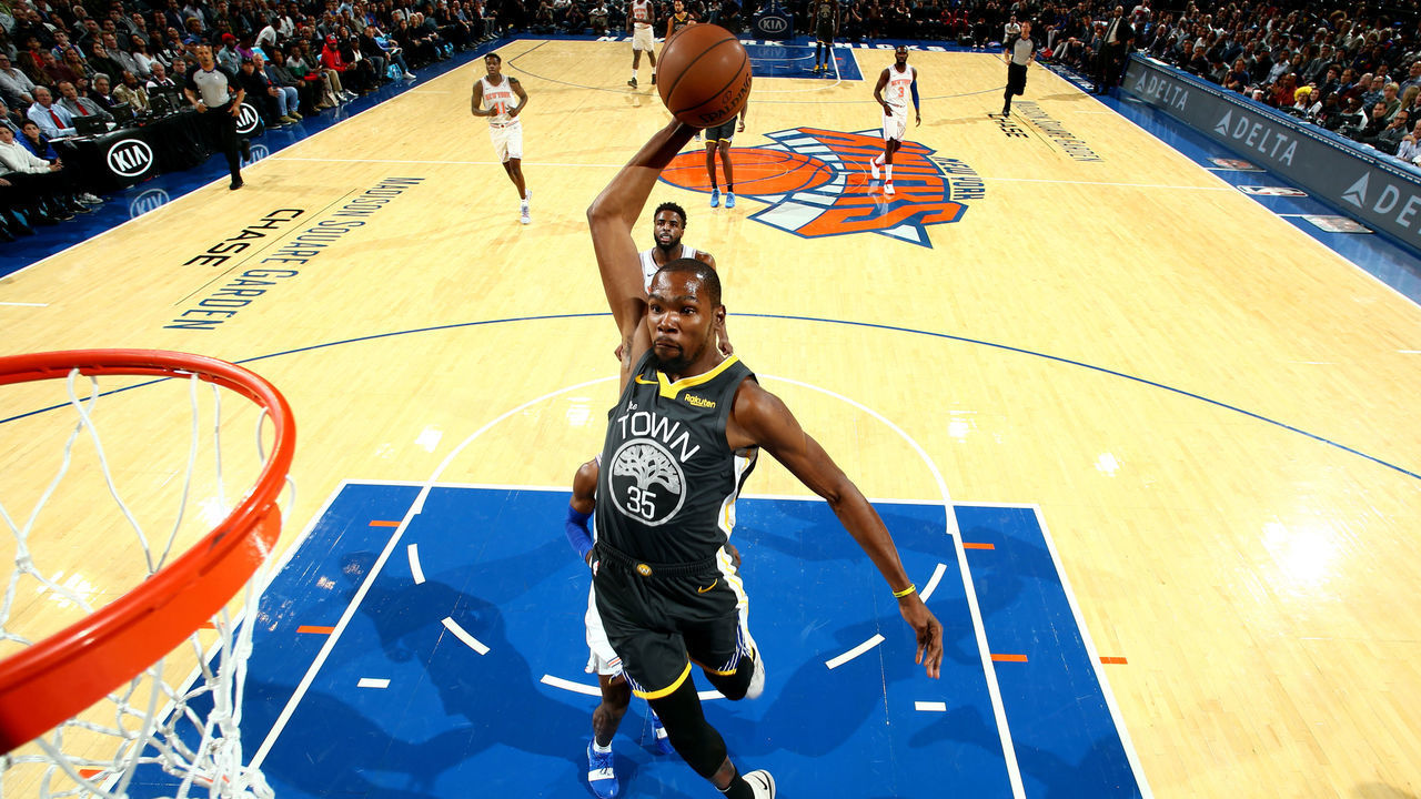 NEW YORK, NY - OCTOBER 26: Kevin Durant #35 of the Golden State Warriors dunks the ball against the New York Knicks on October 26, 2018 at Madison Square Garden in New York City, New York. Mandatory Copyright Notice: Copyright 2018 NBAE