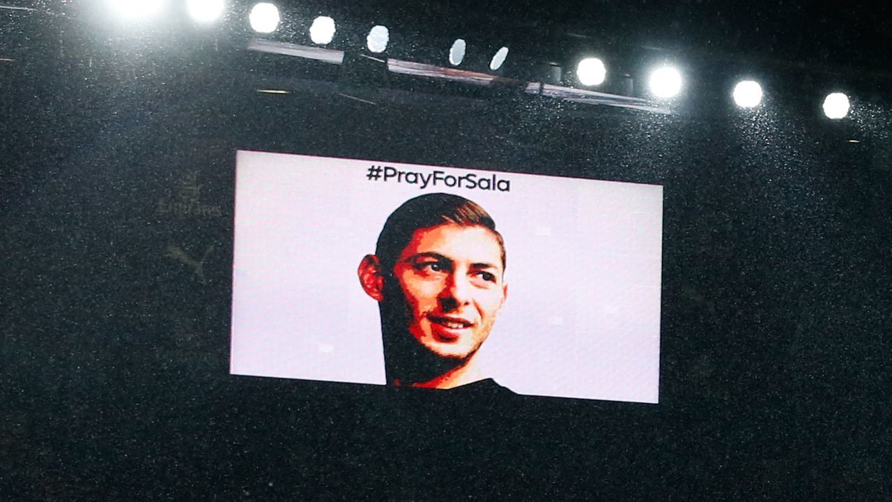 TOPSHOT - The big screen shows the face of Cardiff City's missing Argentinian player Emiliano Sala during a moments silence in his honour ahead of the English Premier League football match between Arsenal and Cardiff City at the Emirates Stadium in London on January 29, 2019. - A shipwreck hunter hired by the family of missing footballer Emiliano Sala to look for his missing plane said he was planning to begin an underwater search on Sunday. David Mearns of Bluewater Recoveries said on Monday, January 28, 2019, that two fishing boats were searching the sea around the island of Guernsey as part of the search.