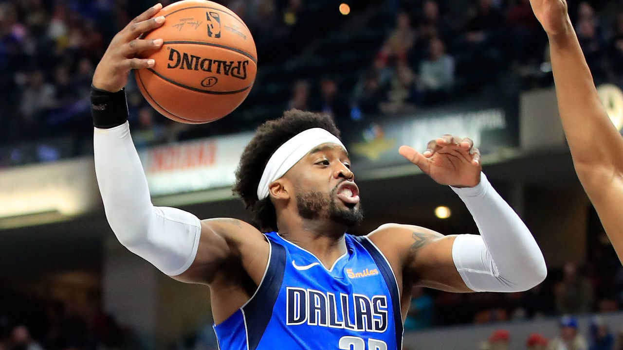 INDIANAPOLIS, IN - JANUARY 19: Wesley Matthews #23 of the Dallas Mavericks shoots the ball against the Indiana Pacers at Bankers Life Fieldhouse on January 19, 2019 in Indianapolis, Indiana.