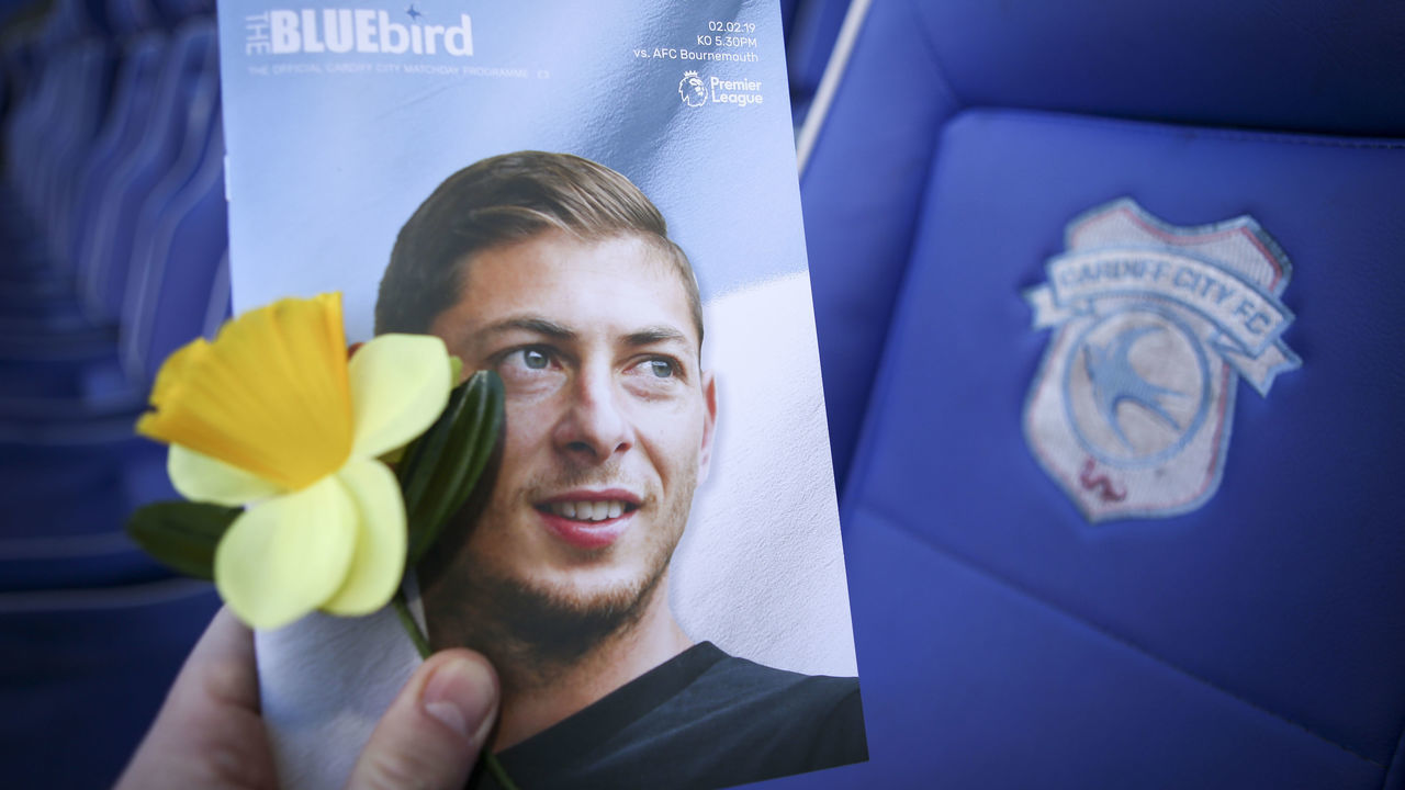 CARDIFF, WALES - FEBRUARY 02: The Match Day Programme with a Daffodil as a tribute to Emiliano Sala during the Premier League match between Cardiff City and AFC Bournemouth at Cardiff City Stadium on February 2, 2019 in Cardiff, United Kingdom.