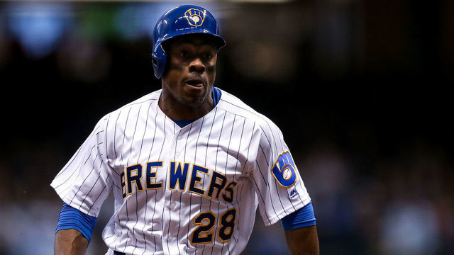MILWAUKEE, WI - SEPTEMBER 08: Curtis Granderson #28 of the Milwaukee Brewers runs to third base in the fourth inning against the San Francisco Giants at Miller Park on September 8, 2018 in Milwaukee, Wisconsin.
