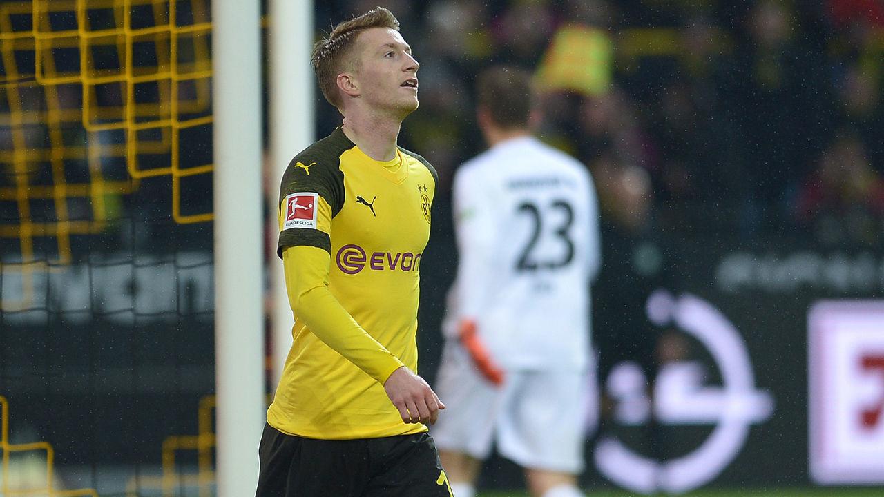 DORTMUND, GERMANY - JANUARY 26: Marco Reus of Borussia Dortmund looks dejected during the Bundesliga match between Borussia Dortmund and Hannover 96 at Signal Iduna Park on January 26, 2019 in Dortmund, Germany.
