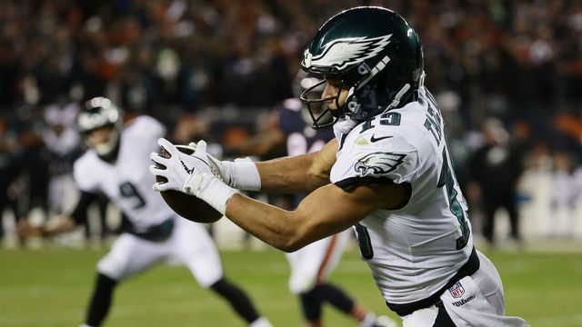 CHICAGO, ILLINOIS - JANUARY 06: Golden Tate #19 of the Philadelphia Eagles completes a reception to score a touchdown against the Chicago Bears in the fourth quarter of the NFC Wild Card Playoff game at Soldier Field on January 06, 2019 in Chicago, Illinois.