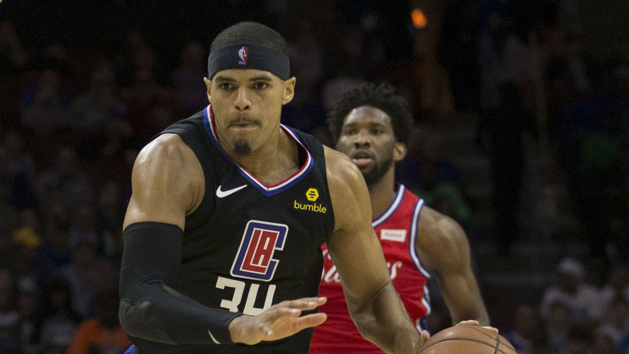 PHILADELPHIA, PA - NOVEMBER 1: Tobias Harris #34 of the LA Clippers drives to the basket against Joel Embiid #21 of the Philadelphia 76ers at the Wells Fargo Center on November 1, 2018 in Philadelphia, Pennsylvania.