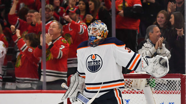 CHICAGO, IL - JANUARY 07: Edmonton Oilers goaltender Cam Talbot (33) looks on during a game between the Chicago Blackhawks and the Edmonton Oilers on January 7, 2018, at the United Center in Chicago, IL.