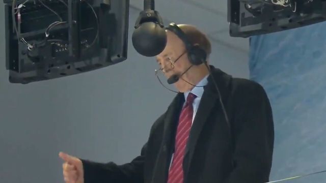 Watch: Bob Cole gets tribute, standing ovation during final game in Toronto