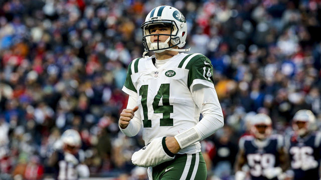 FOXBOROUGH, MASSACHUSETTS - DECEMBER 30: Sam Darnold #14 of of the New York Jets reacts during the fourth quarter of a game against the New England Patriots at Gillette Stadium on December 30, 2018 in Foxborough, Massachusetts.