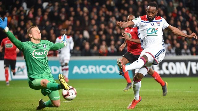 Lyon's French forward Moussa Dembele (R) scores a goal against Guingamp's Swedish goalkeeper Karl-Johan Johnsson (L) during the French Cup round of 16 football match between Guingamp (EAG) and Lyon (OL), on February 7, 2019, at Roudourou Stadium, in Guingamp, western France.