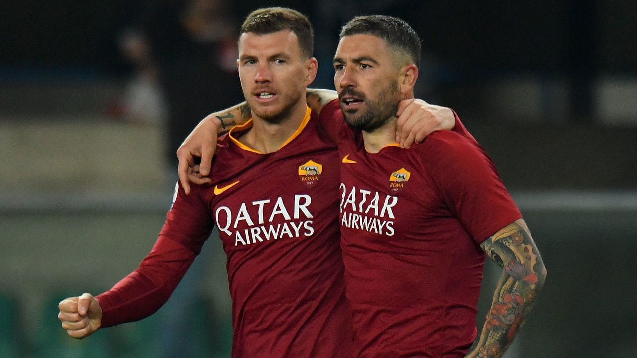 VERONA, ITALY - FEBRUARY 08: Aleksander Kolarov of AS Roma celebrates after scoring the 0-3 goal during the Serie A match between Chievo Verona and AS Roma at Stadio Marc'Antonio Bentegodi on February 8, 2019 in Verona, Italy.
