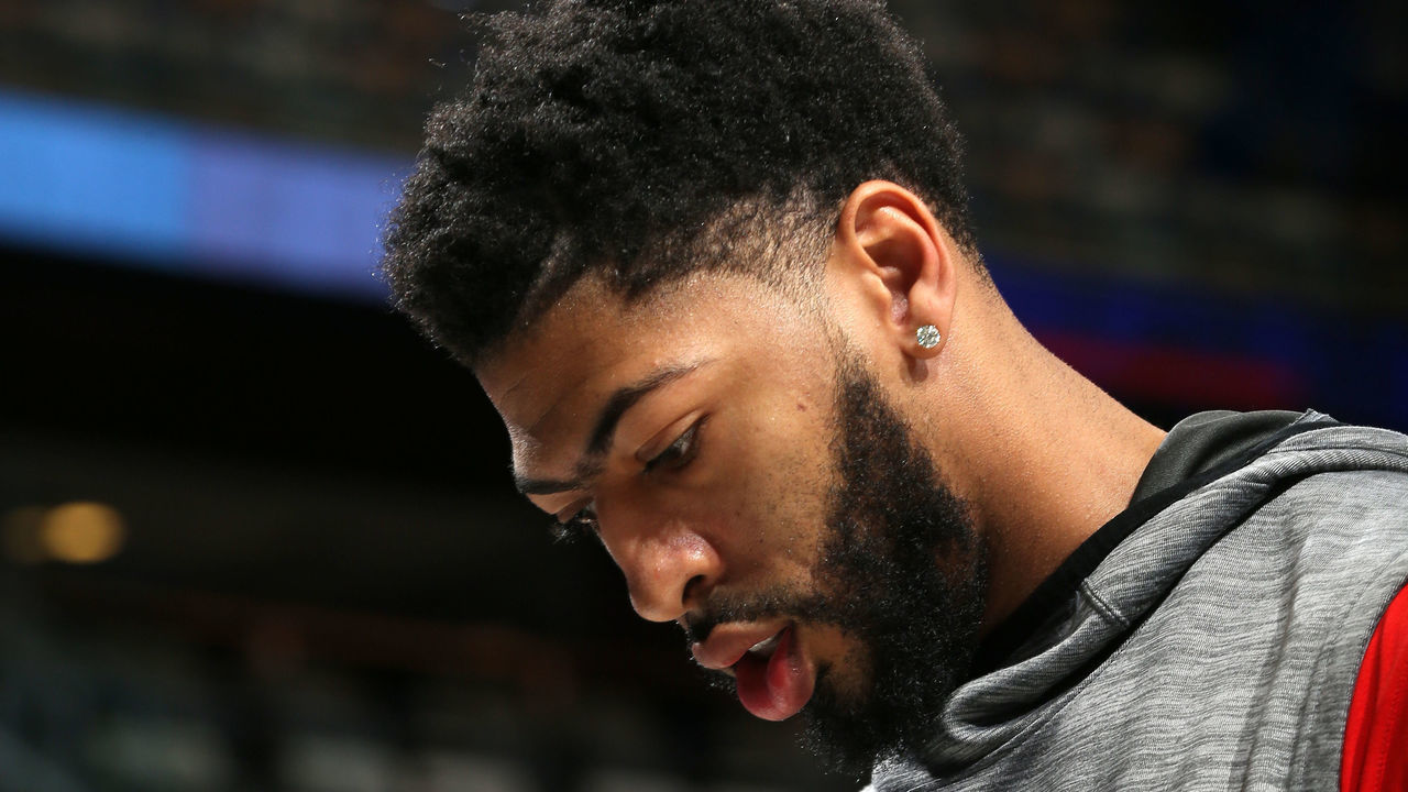 NEW ORLEANS, LA - FEBRUARY 8: Anthony Davis #23 of the New Orleans Pelicans warms-up prior to a game against the Minnesota Timberwolves on February 8, 2019 at the Smoothie King Center in New Orleans, Louisiana. Mandatory Copyright Notice: Copyright 2019 NBAE