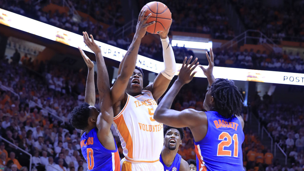 KNOXVILLE, TENNESSEE - FEBRUARY 09: Admiral Schofield #5 of the Tennessee Volunteers shoots the ball against the Florida Gators at Thompson-Boling Arena on February 09, 2019 in Knoxville, Tennessee.