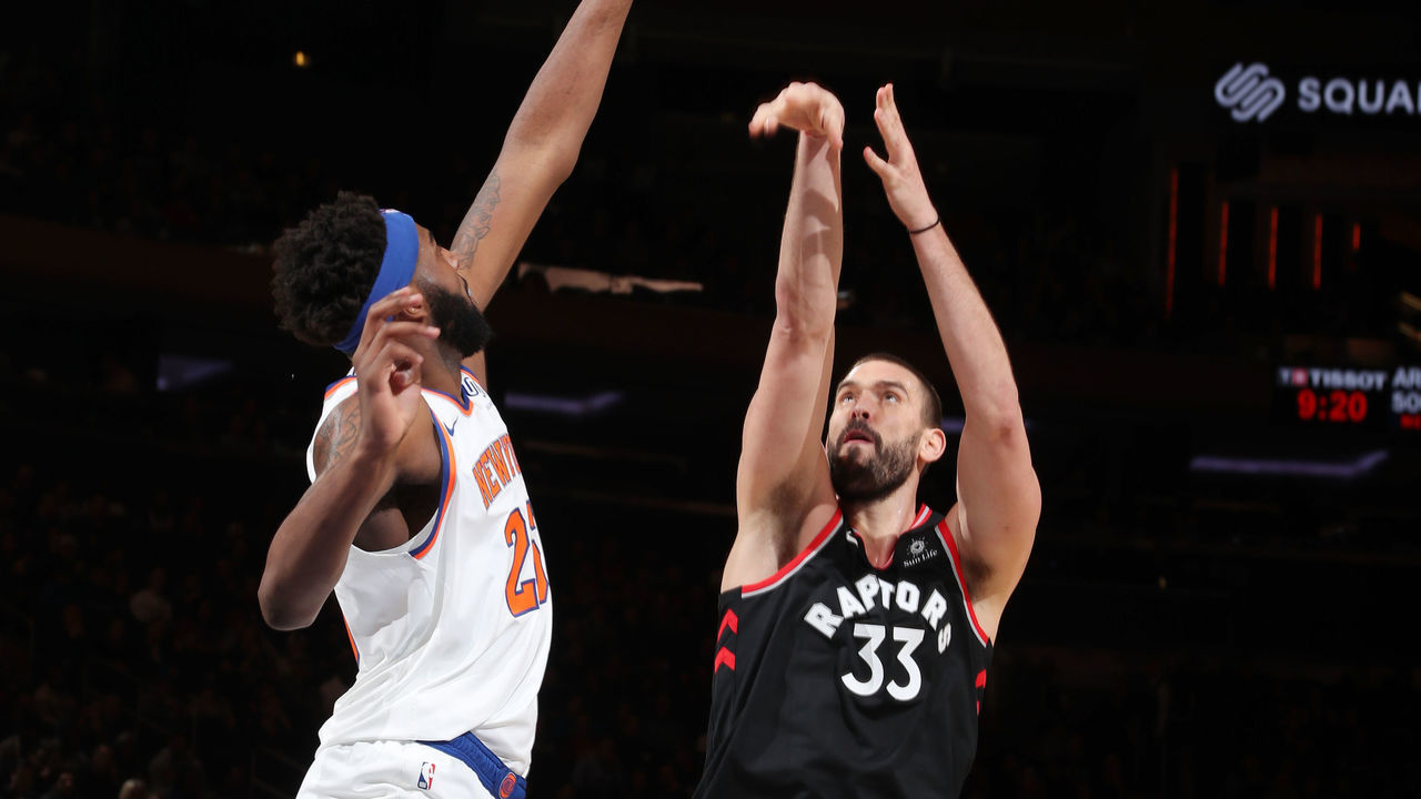 NEW YORK, NY FEBRUARY 9: Marc Gasol #33 of the Toronto Raptors shoots the ball against the New York Knicks on February 9, 2019 at Madison Square Garden in New York City, New York. Mandatory Copyright Notice: Copyright 2019 NBAE