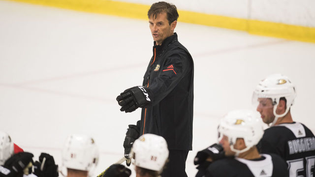 ANAHEIM, CA - JUNE 29: San Diego Gulls head coach Dallas Eakins talks with players during the Anaheim Ducks' annual development camp at Anaheim ICE in Anaheim on Friday, June 29, 2018.