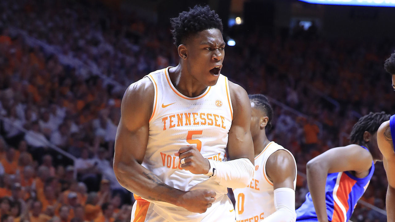 KNOXVILLE, TENNESSEE - FEBRUARY 09: Admiral Schofield #5 of the Tennessee Volunteers celebrates against the Florida Gators at Thompson-Boling Arena on February 09, 2019 in Knoxville, Tennessee.