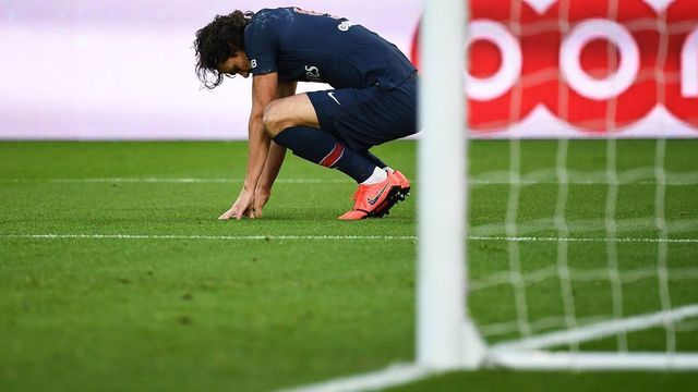 Paris Saint-Germain's Uruguayan forward Edinson Cavani reacts as he suffers an injury after scoring a goal during the French L1 football match between Paris Saint-Germain (PSG) and FC Girondins de Bordeaux at the Parc des Princes Stadium, in Paris, on February 9, 2019. - Edinson Cavani is likely to miss the first leg of Paris Saint-Germain's Champions League encounter with Manchester United, coach Thomas Tuchel told French television on February 10, 2019.