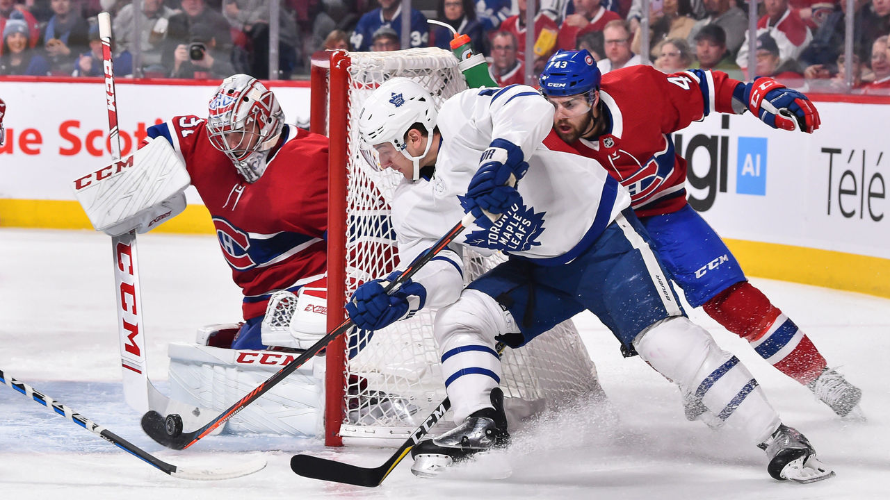 MONTREAL, QC - FEBRUARY 09: Zach Hyman #11 of the Toronto Maple Leafs wraps the puck around the net of goaltender Carey Price #31 of the Montreal Canadiens during the NHL game at the Bell Centre on February 9, 2019 in Montreal, Quebec, Canada.