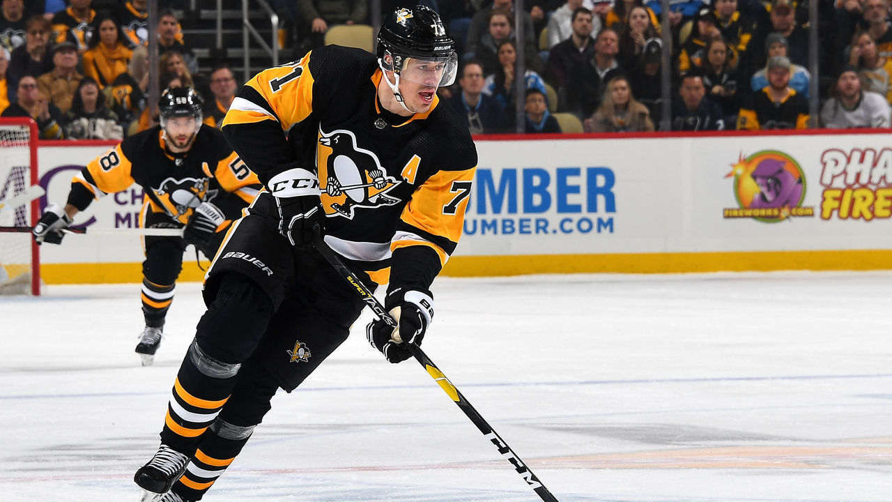 PITTSBURGH, PA - JANUARY 04: Evgeni Malkin #71 of the Pittsburgh Penguins skates against the Winnipeg Jets at PPG Paints Arena on January 4, 2019 in Pittsburgh, Pennsylvania.