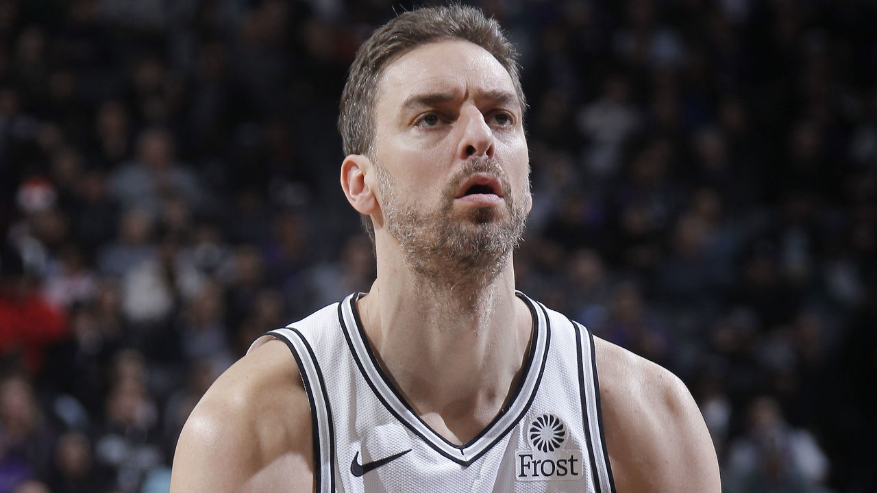 SACRAMENTO, CA - FEBRUARY 4: Pau Gasol #16 of the San Antonio Spurs attempts a free-throw shot against the Sacramento Kings on February 4, 2019 at Golden 1 Center in Sacramento, California. NOTE TO USER: User expressly acknowledges and agrees that, by downloading and or using this photograph, User is consenting to the terms and conditions of the Getty Images Agreement. Mandatory Copyright Notice: Copyright 2019 NBAE