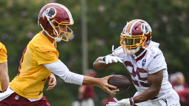 RICHMOND, VA., July 26, 2018. Washington Redskins quarterback Alex Smith (11) hands the ball off to running back Chris Thompson (25) during the first day of training camp. (Photo by: Jonathan Newton/The Washington Post via Getty Images)